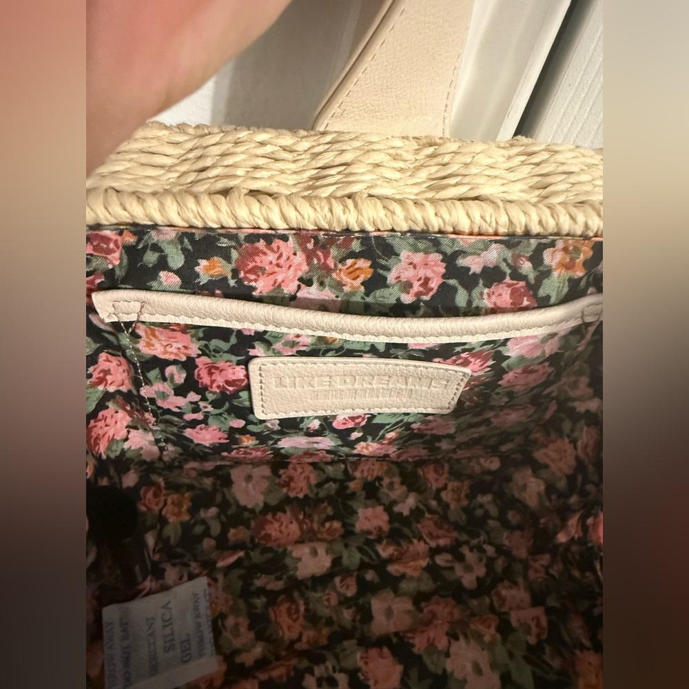 Cream Bow Straw Crossbody with Gold Accent - Picture 2 of 5